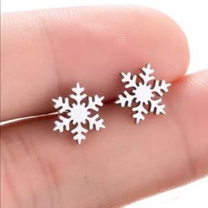 Women Girls Stud Earrings Christmas Snowflake Silver Tone Stainless Steel NWOT